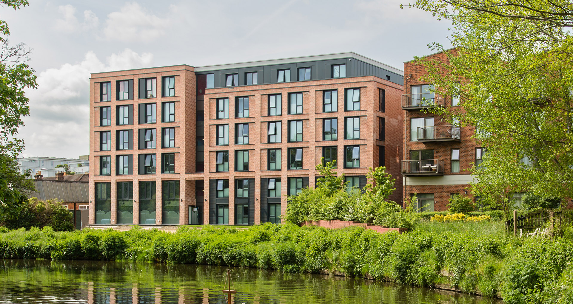 The project offers 99 luxury studio apartments, many with stunning views across the River Wey, setting a new benchmark for sustainable student housing built using modern methods of construction (MMC).